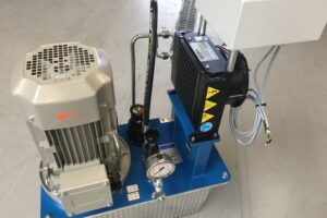 Hydraulikaggregat-mit-Klemmkasten